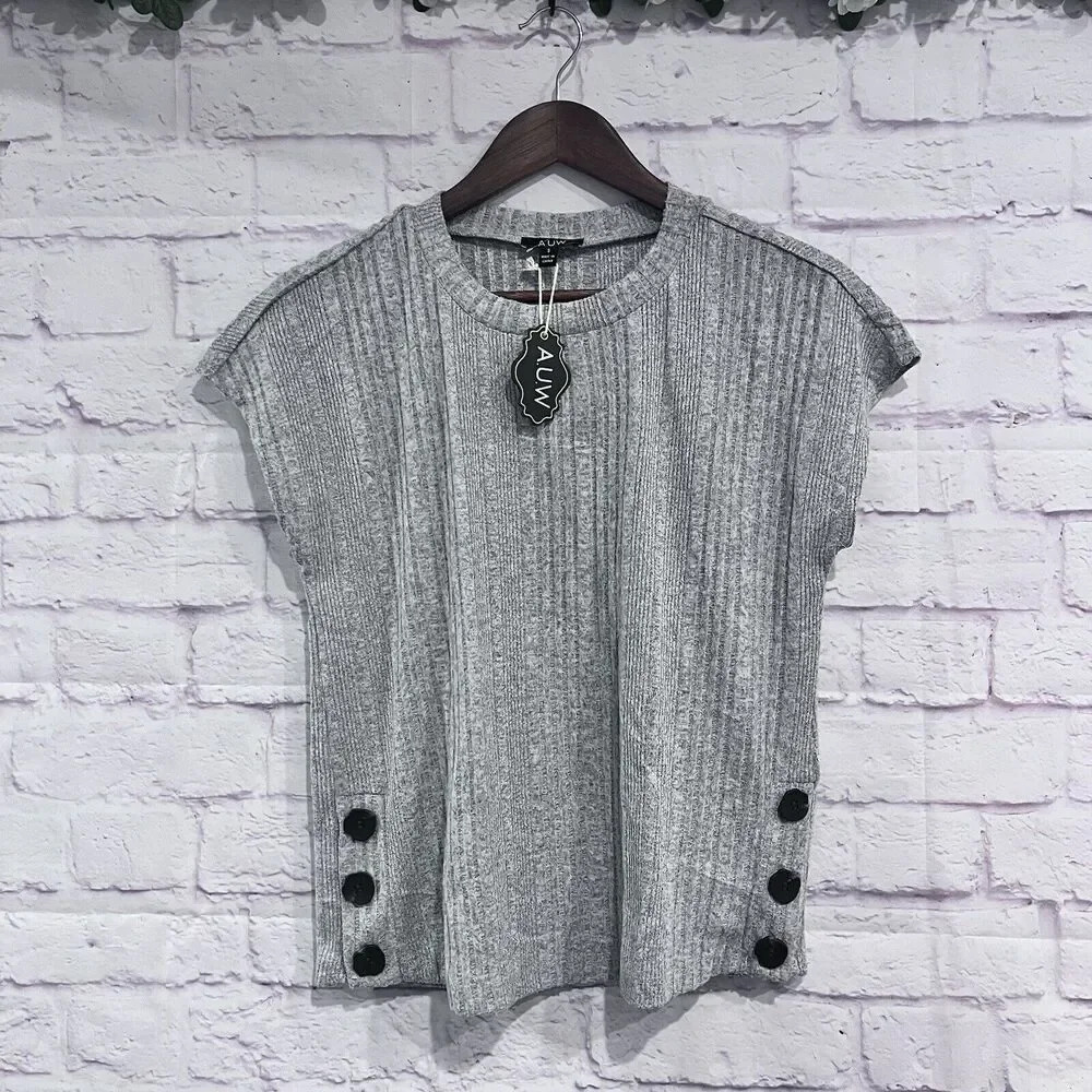 AUW Casual Blouse Short Sleeve Top Buttons Details Stretch Size Small Round Neck